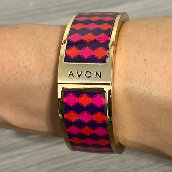 Avon Hinged Bangle Bracelet with Purple, Pink, and Coral Abstract Design - Picture 2 of 8
